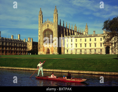 Regno Unito, Inghilterra, Cambridgeshire, Cambridge, Kings College Punting Foto Stock