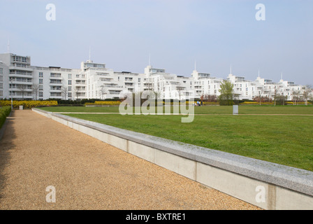 Punto di barriera Appartamenti cerca su Thames Barrier Park East London REGNO UNITO Foto Stock