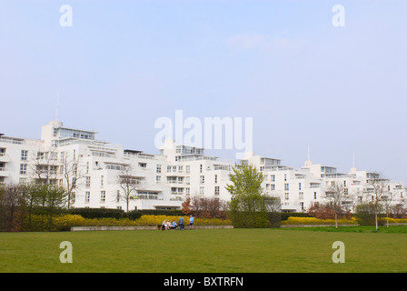 Punto di barriera Appartamenti cerca su Thames Barrier Park East London REGNO UNITO Foto Stock