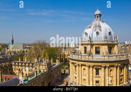 Radcliffe Camera pareti di Brasenose College e i tetti della città universitaria di Oxford, Oxfordshire, England, Regno Unito GB UE Foto Stock