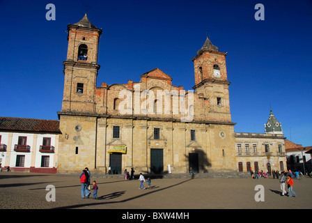 La piazza principale con la chiesa in Zipaquira, Colombia, Sud America Foto Stock