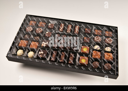 Hotrel Chocolat di lusso di cioccolatini fatti a mano UK - La casella Firma con rivestimento trasparente Foto Stock
