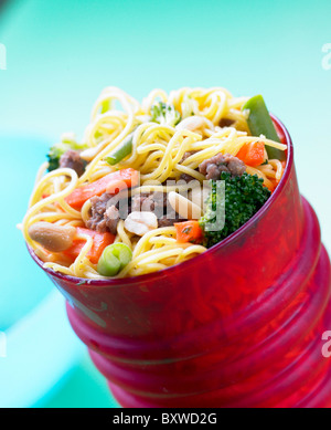 Kids tagliatelle con carne macinata e verdure - vasino Noodles -Con ricetta Foto Stock