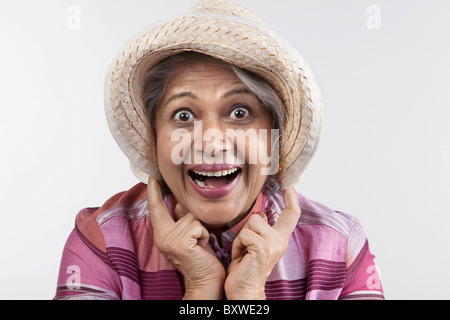 Ritratto di una vecchia donna sorridente Foto Stock