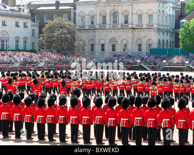 Troopng il colore,tradizionale , Londra,Uk,inglese evento annuale nella sfilata delle Guardie a Cavallo. Foto Stock