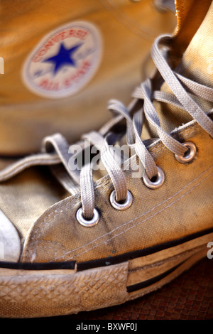 Vecchio converse sneakers. Foto Stock