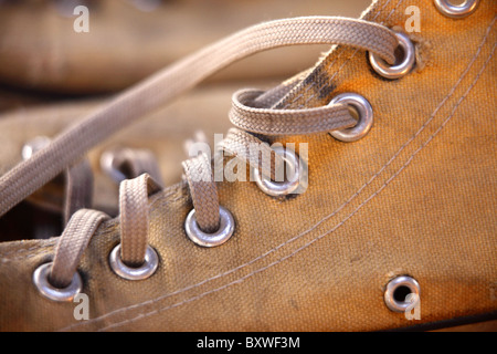 Vecchio converse sneakers. Foto Stock