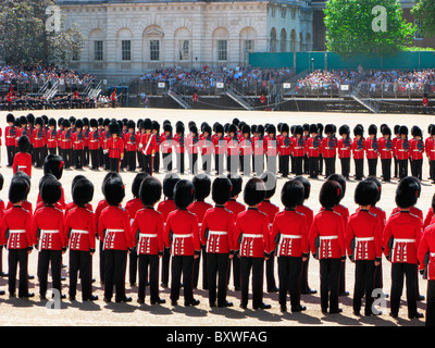 Troopng il colore,tradizionale , Londra,Uk,inglese evento annuale nella sfilata delle Guardie a Cavallo. Foto Stock