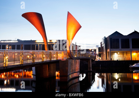 Peros Bridge al crepuscolo nel centro di Bristol, Avon, Regno Unito, Europa Foto Stock