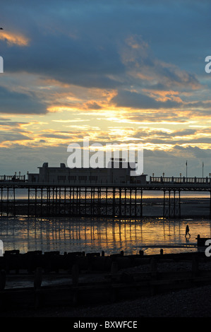 Tramonto sul molo di Worthing West Sussex Regno Unito Foto Stock