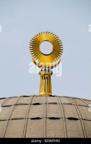 ISTANBUL, Turchia / Türkiye — la Moschea Atik Ali Pasha (turco: Gazi Atik Ali Paşa Camii) è una vecchia moschea ottomana situata nel quartiere Çemberlitaş del distretto di Fatih a Istanbul, Turchia. Fu costruita dal Gran Visir Bosnalı Hadım Atik Ali Paşa nel 1496, durante il regno del sultano Beyazıt II. La moschea si trova vicino all'ingresso del Kapalıçarşı (Gran Bazar), colonna di Teodosio e la storica moschea Nuruosmaniye. Foto Stock