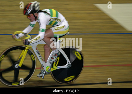 Alison Wright via cycle racing UCI DI COPPA DEL MONDO IL REGNO UNITO Manchester Velodrome Aprile 2004 Foto Stock