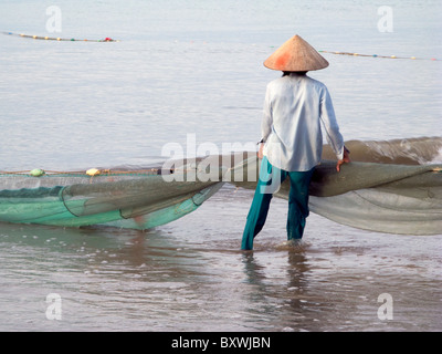 Il Vietnam la pesca Co-operative di lavoro nei pressi di MUI NE Foto © Julio Etchart Foto Stock