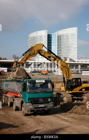 Sito in costruzione, fondazione pit. La costruzione di un edificio per uffici. Essen, Germania. Foto Stock