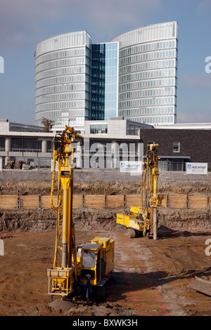 Sito in costruzione, fondazione pit. La costruzione di un edificio per uffici. Essen, Germania. Foto Stock