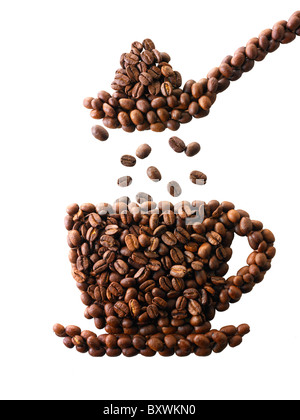 I chicchi di caffè nella forma di una tazza di caffè. Foto Stock
