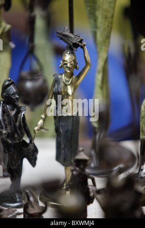 Legno e sculture di metallo alla XII Biennale di Salon International de l'Artisanat de Ouagadougou (SIAO) in Burkina Faso.