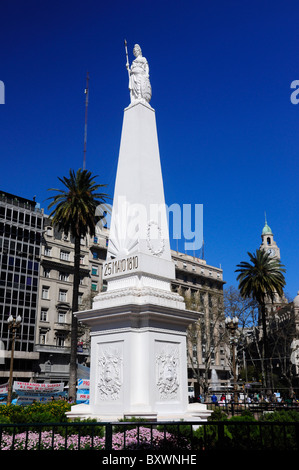 Pirámide de Mayo (Maggio Piramide) nel centro di Plaza de Mayo (maggio Square), Buenos Aires, Sud America Foto Stock