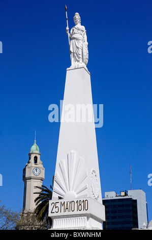 Pirámide de Mayo (Maggio Piramide) nel centro di Plaza de Mayo (maggio Square), Buenos Aires, Sud America Foto Stock