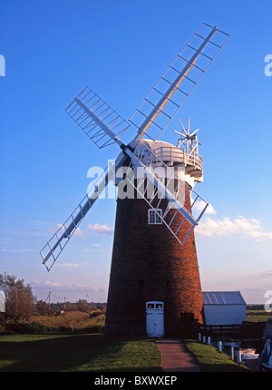 Horsey Mill e dyke, Norfolk Inghilterra Foto Stock