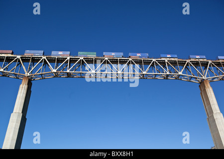 Pecos alto ponte, un ponte in acciaio stile di travatura reticolare, porta il Pacifico Sud ferrovia lungo il fiume Pecos gorge nel sud-ovest del Texas. Foto Stock