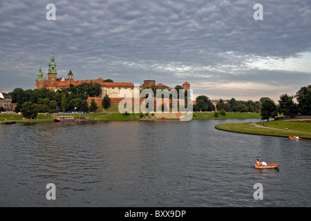 Vista del colle di Wawel da 'Jubilat' ristorante, Cracow Polonia Foto Stock