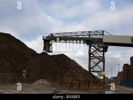 Commercianti di metallo di scarto Gantry     di rottami metallici industria del riciclaggio, Liverpool, Merseyside, Regno Unito Foto Stock
