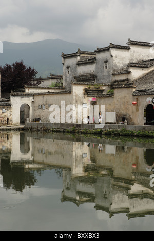 Half Moon stagno, Hong Cun Village, Yi County, Cina Foto Stock