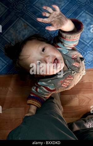 Scena familiare - nomade della Ger - Khongo Khan Uul Riserva Naturale, poco Gobi, Mongolia: Elsen Tasarkhai lago Foto Stock