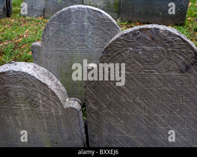 Le lapidi in Copps collina di massa di seppellimento è iniziata nel 1659 nella città di Boston, capitale del Massachusetts nel New England USA Foto Stock