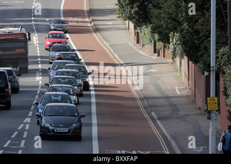 Svuotare corsia degli autobus Topsham Rd vicino Burnthouse Lane Exeter Devon Regno Unito Foto Stock