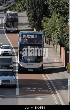 Stagecoach gli autobus sulla corsia degli autobus Topsham Rd vicino Burnthouse Lane Exeter Devon Regno Unito Foto Stock