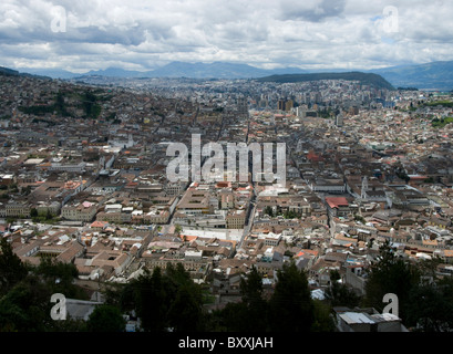 Ecuador. Quito. Il centro storico e la città moderna. Foto Stock