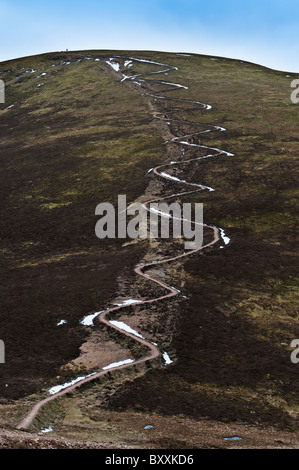 A zig zag che conduce una vela del Nord Est Fells nel distretto del Lago Foto Stock