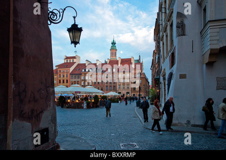 Dalla Piazza del Mercato della Città Vecchia a Varsavia, Polonia Foto Stock