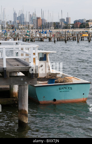 Avviare ormeggiato a St Kilda Pier sulla Port Phillip Bay, Melbourne Foto Stock