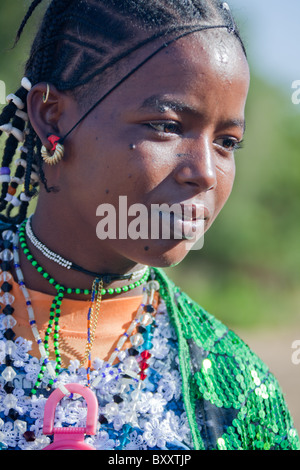 Giovane donna Fulani stagionali nella frazione di Bantagiri nel nord del Burkina Faso. Il Fulani sono pastori nomadi. Foto Stock