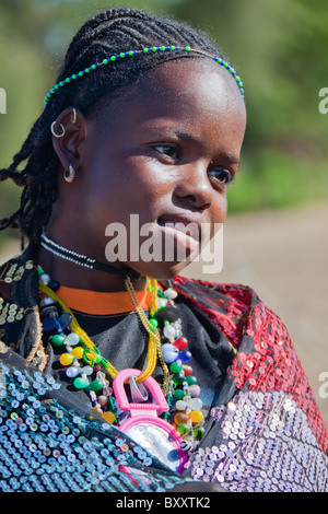 Giovane donna Fulani stagionali nella frazione di Bantagiri nel nord del Burkina Faso. Il Fulani sono pastori nomadi. Foto Stock