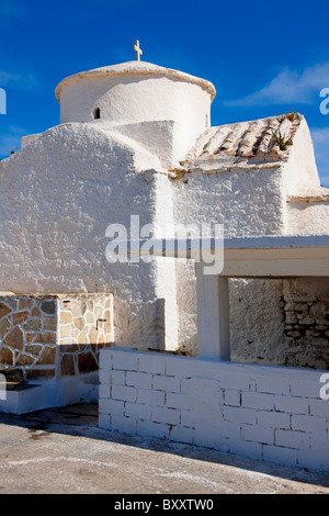 Bizantina di Aghios Stefanos chiesa e vecchio lavatoio , Pano Kastro, Naxos, greco isole Cicladi Foto Stock