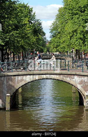 Ponte sul canale a Leidse Gracht in Amsterdam, Olanda Foto Stock