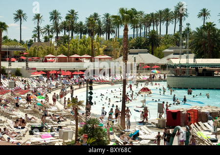 La spiaggia artificiale al Mandalay Bay Hotel, la striscia di Las Vegas Stati Uniti d'America Foto Stock