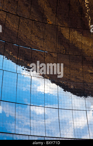 I quattro Solaire d'Odeillo gigante forno solare, presso il laboratorio PROMES presso il CNRS facility nei Pirenei, Francia. Foto Stock