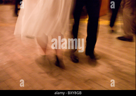 Traditional Irish set dancing in corrispondenza di una danza Ceilidh a Vaughan's Bar di Kilfenora, County Clare, Irlanda occidentale Foto Stock