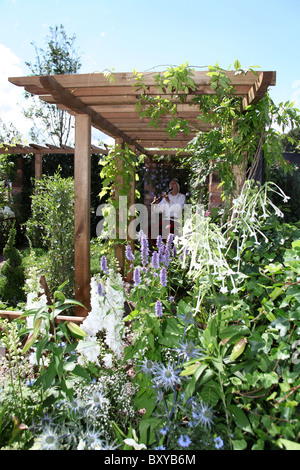 RHS Tatton, Cheshire. Menestrello intrattenere i visitatori di RHS Tatton show. Foto Stock