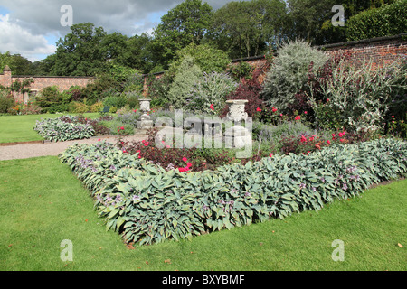 Arley Hall & Gardens, Inghilterra. Summer View Arley Hall's Walled Garden. Foto Stock