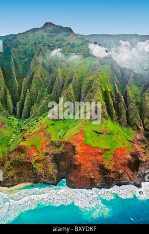 Vista aerea della costa di Na Pali, Kauai, Hawaii, STATI UNITI D'AMERICA Foto Stock