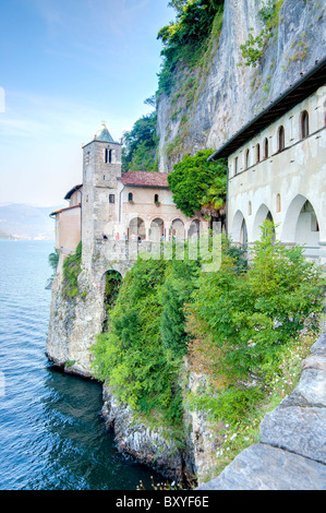 Eremo di Santa Caterina del Sasso Lago Maggiore Italia Foto Stock