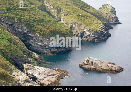 Robusto North Cornwall costa al Lye Rock nei pressi di Tintagel Foto Stock