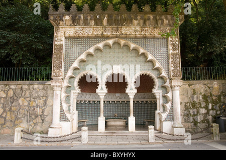 Stile moresco dettagli architettonici in Sintra, Portogallo. Foto Stock