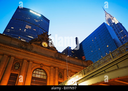 La Grand Central Station, Met Life Building e il Chrysler building al crepuscolo Foto Stock